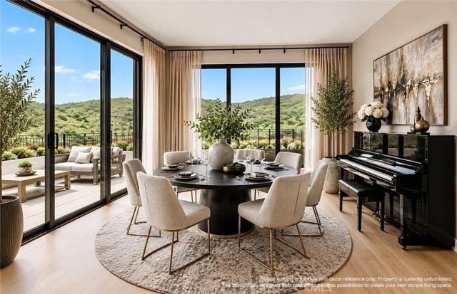 128 Roscomare, Irvine, CA 92602