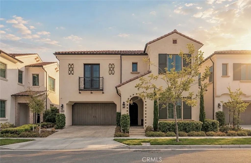 128 Roscomare, Irvine, CA 92602