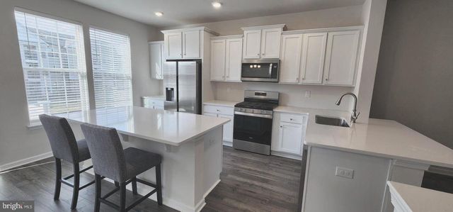 64 SISTERS FARMSTEAD RD, Mount Laurel, NJ 08054