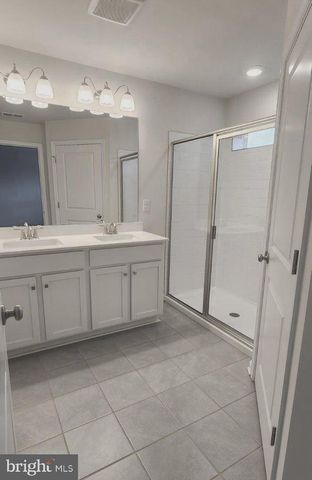 64 SISTERS FARMSTEAD RD, Mount Laurel, NJ 08054