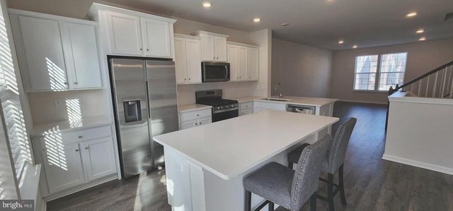 64 SISTERS FARMSTEAD RD, Mount Laurel, NJ 08054