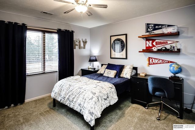 805 N 132 Avenue, Omaha, NE 68154