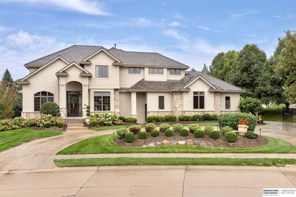 805 N 132 Avenue, Omaha, NE 68154