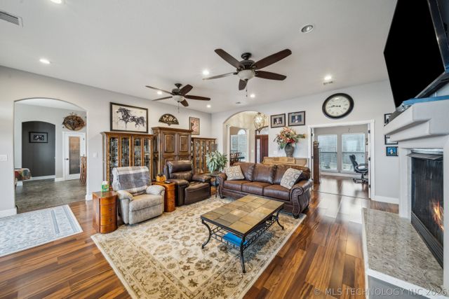 420 Eagles Nest Drive, Disney, OK 74340