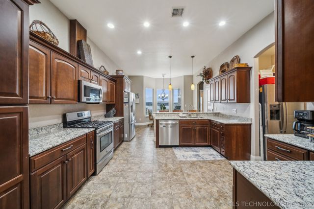 420 Eagles Nest Drive, Disney, OK 74340