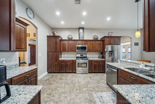 420 Eagles Nest Drive, Disney, OK 74340