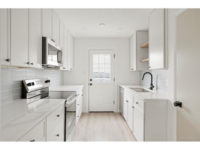 7940 Hollywood St, Commerce City, CO 80022