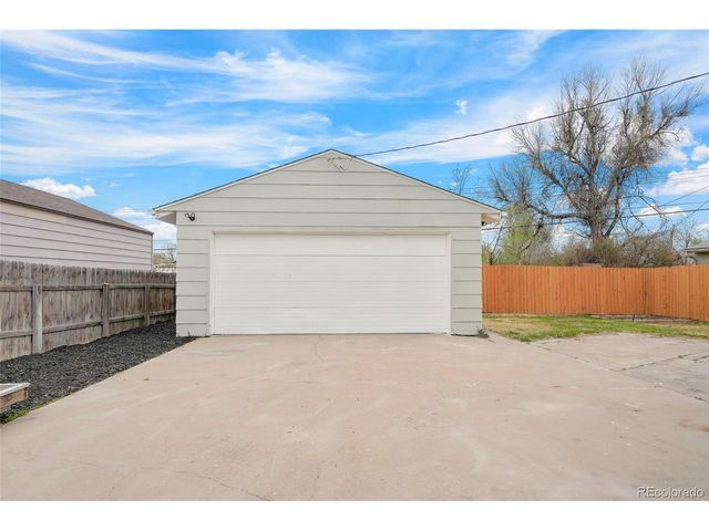 7940 Hollywood St, Commerce City, CO 80022
