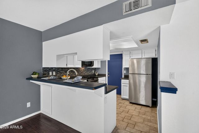 821 E REDONDO Drive, Tempe, AZ 85282