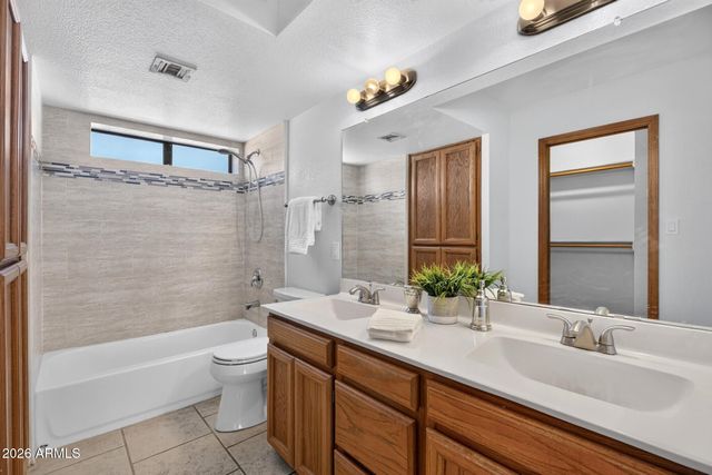 821 E REDONDO Drive, Tempe, AZ 85282
