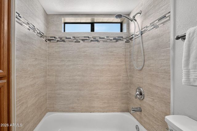 821 E REDONDO Drive, Tempe, AZ 85282