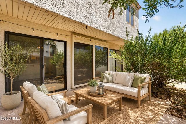 821 E REDONDO Drive, Tempe, AZ 85282