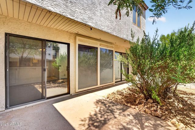 821 E REDONDO Drive, Tempe, AZ 85282