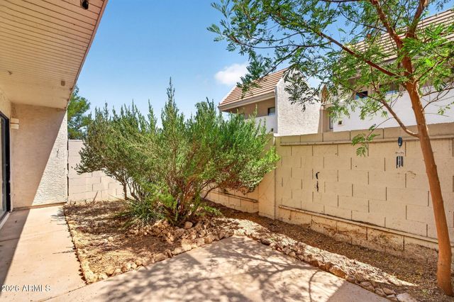 821 E REDONDO Drive, Tempe, AZ 85282