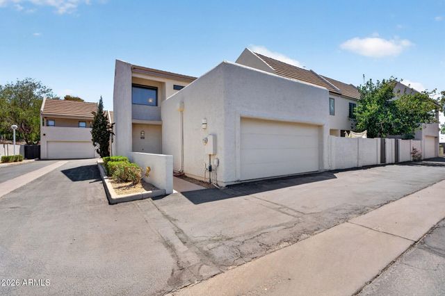 821 E REDONDO Drive, Tempe, AZ 85282