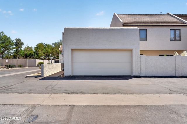 821 E REDONDO Drive, Tempe, AZ 85282