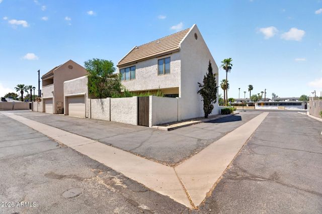 821 E REDONDO Drive, Tempe, AZ 85282