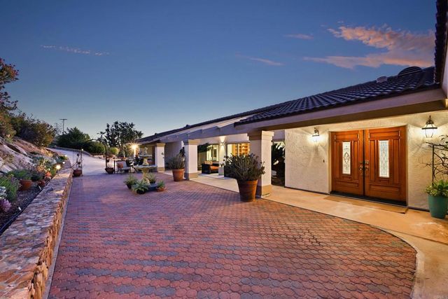 13065 Via Suena, Valley Center, CA 92082