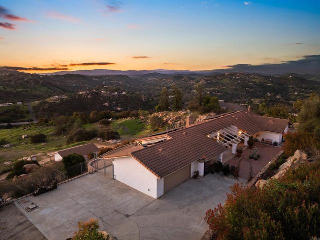 13065 Via Suena, Valley Center, CA 92082