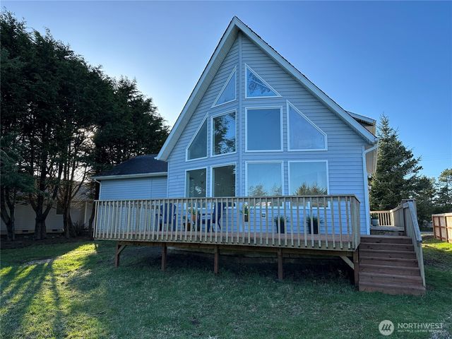 570 Canal Drive NE, Ocean Shores, WA 98569