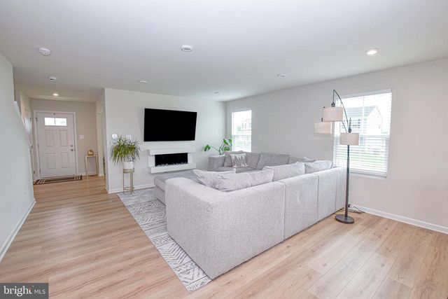 17 CHANGING SEASON WAY, Hedgesville, WV 25427