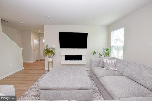 17 CHANGING SEASON WAY, Hedgesville, WV 25427