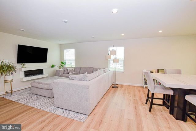 17 CHANGING SEASON WAY, Hedgesville, WV 25427