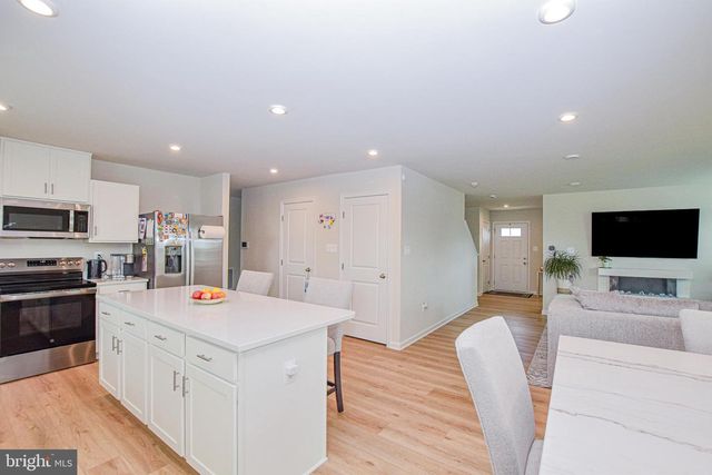 17 CHANGING SEASON WAY, Hedgesville, WV 25427