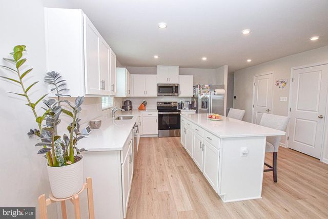 17 CHANGING SEASON WAY, Hedgesville, WV 25427