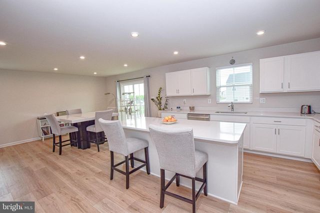 17 CHANGING SEASON WAY, Hedgesville, WV 25427