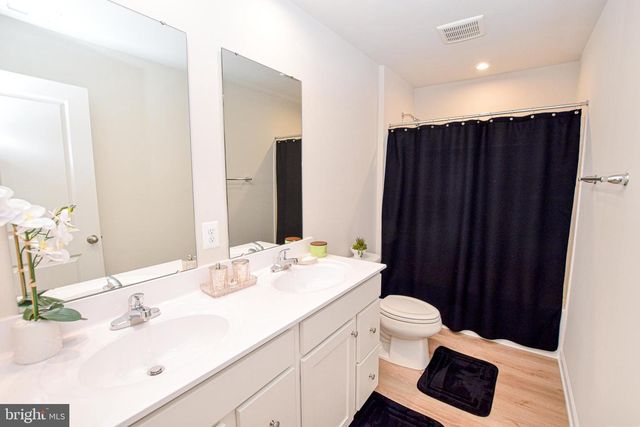 17 CHANGING SEASON WAY, Hedgesville, WV 25427