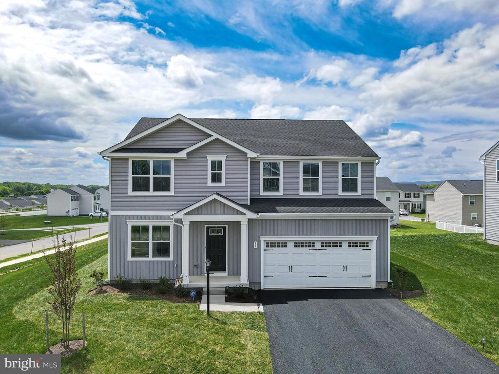 17 CHANGING SEASON WAY, Hedgesville, WV 25427