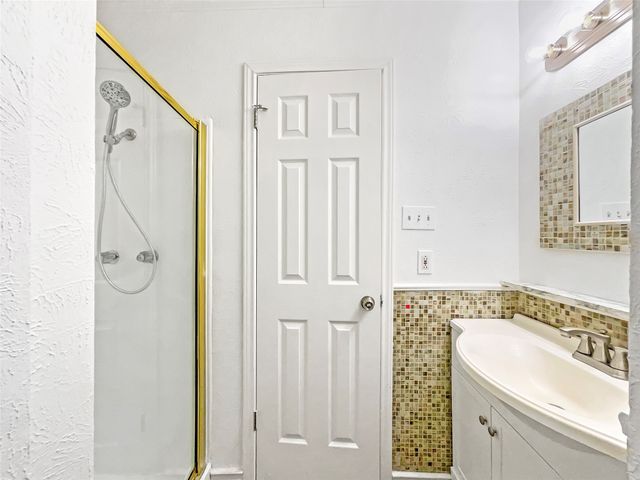 1716 Sylvan Drive, Arlington, TX 76012