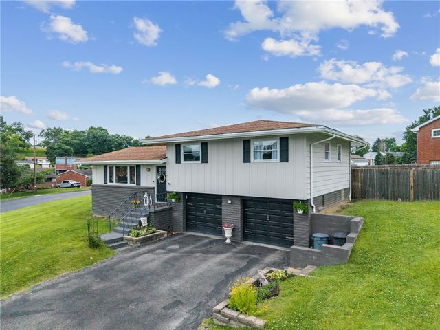 201 Church Dr, Hempfield Twp, PA 15642