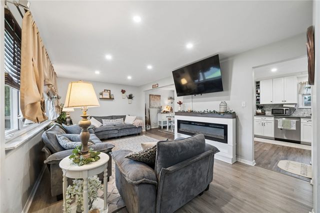 201 Church Dr, Hempfield Twp, PA 15642