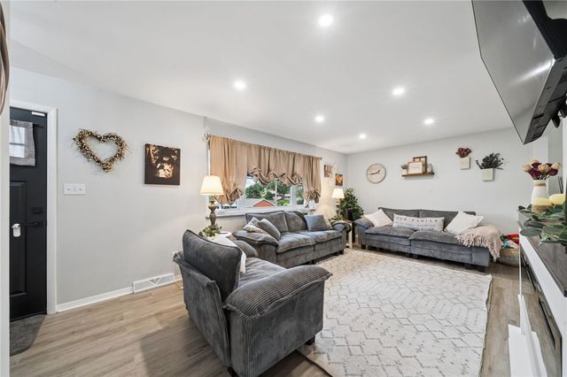 201 Church Dr, Hempfield Twp, PA 15642