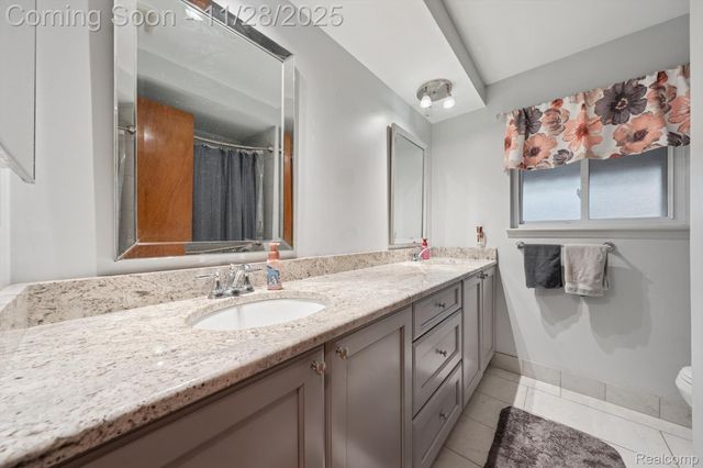 35107 Eden Park Drive, Sterling Heights, MI 48312