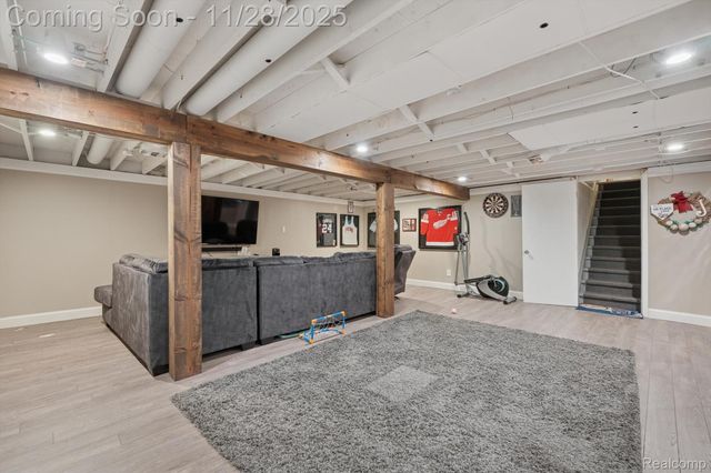 35107 Eden Park Drive, Sterling Heights, MI 48312