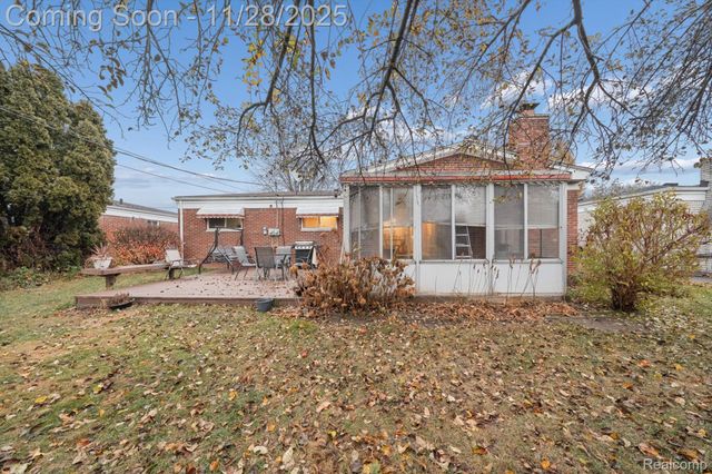 35107 Eden Park Drive, Sterling Heights, MI 48312