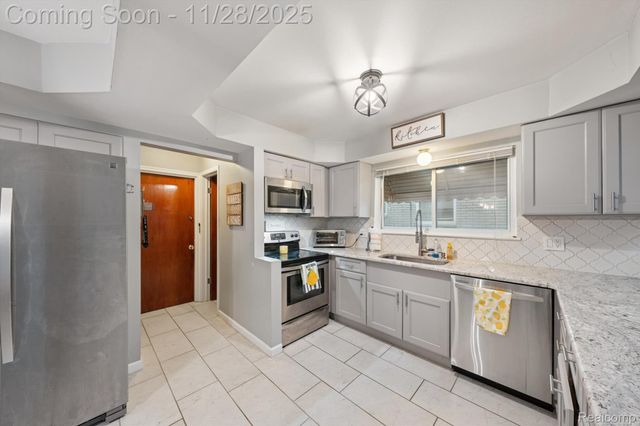 35107 Eden Park Drive, Sterling Heights, MI 48312