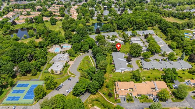 302 Bentley Court W, Saint James, NY 11780