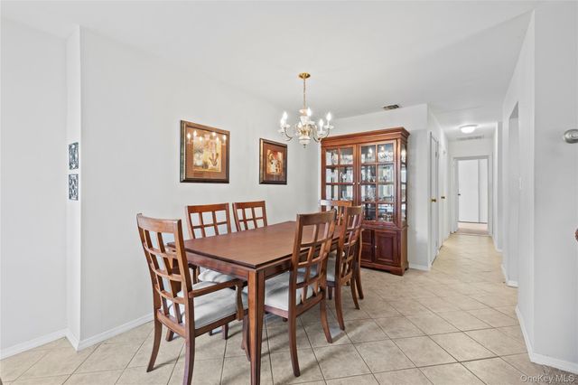 302 Bentley Court W, Saint James, NY 11780