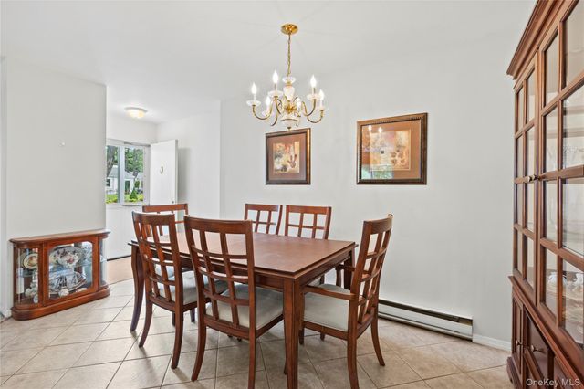 302 Bentley Court W, Saint James, NY 11780