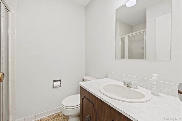302 Bentley Court W, Saint James, NY 11780