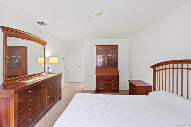 302 Bentley Court W, Saint James, NY 11780