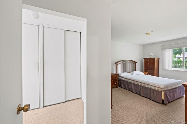 302 Bentley Court W, Saint James, NY 11780