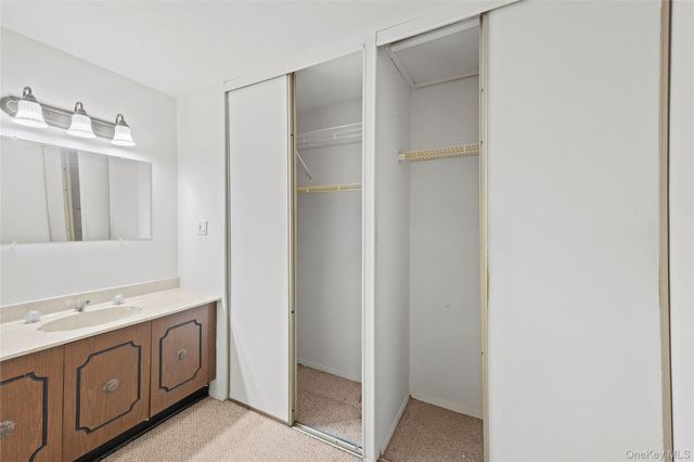 302 Bentley Court W, Saint James, NY 11780