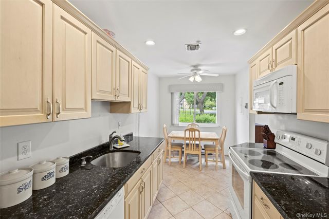302 Bentley Court W, Saint James, NY 11780