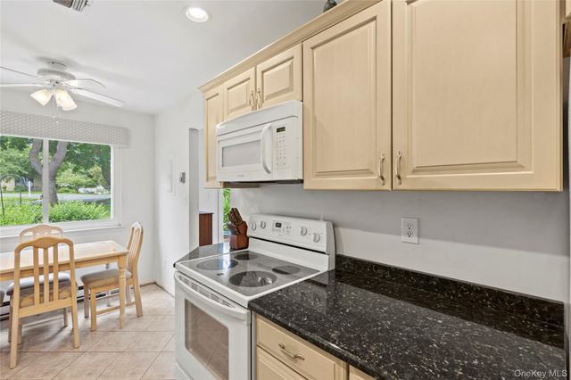 302 Bentley Court W, Saint James, NY 11780