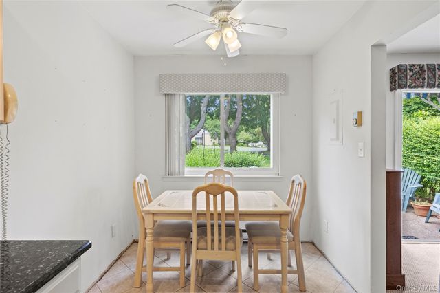 302 Bentley Court W, Saint James, NY 11780